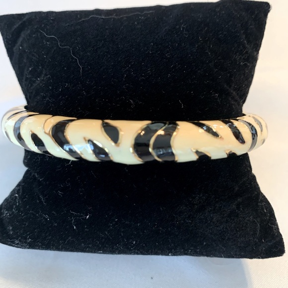 Kenneth J. Lane Enamel Hinged Bangle Bracelet Zebra Print - Picture 2 of 8